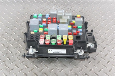 #ad 2003 2005 GMC Sierra 2500 Engine Compartment Fuse Relay Box Assembly OEM $84.99