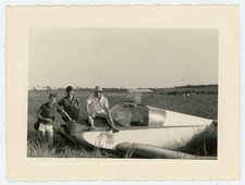 SNAPSHOT PHOTO, Côte d’Ivoire Dabou un avion planeur au sol