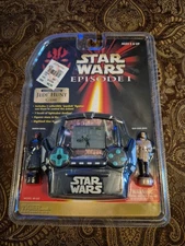 Star Wars Handheld Game Jedi Hunt w/Maul & Qui-Gon Jinn Figures Tiger Electronic