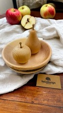 Zirbenschale mit Apfel und Birne aus Zirbe