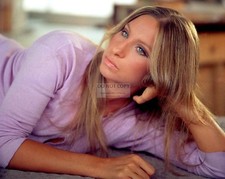 BARBRA STREISAND IN "WHAT'S UP, DOC?" - 8X10 PUBLICITY PHOTO (OP-215) BARBRA STREISAND IN "WHAT'S UP, DOC?" - 8X10 PUBLICITY PHOTO (OP-215)