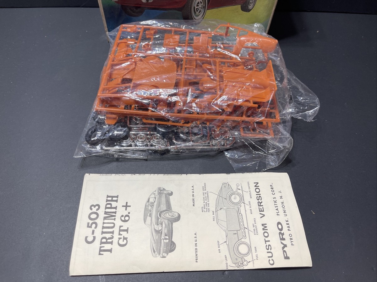 RARE 1969 TRIUMPH GT6+ COUPE PYRO PLASTICS MODEL CAR KIT C503-200