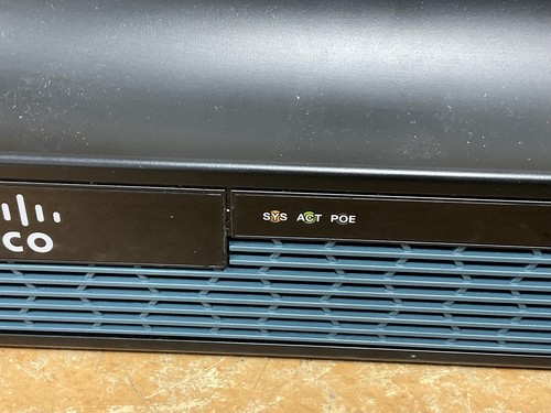 Cisco 1941/K9 Router Zintegrowane usługi Gigabit Ethernet VPN - Zdjęcie 3 z 8