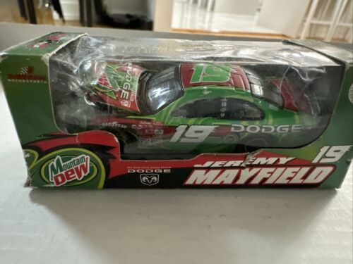 Action Jeremy Mayfield #19 Dodge Mountain Dew 2002 Intrepid 1:64 Hood Open - Picture 1 of 3