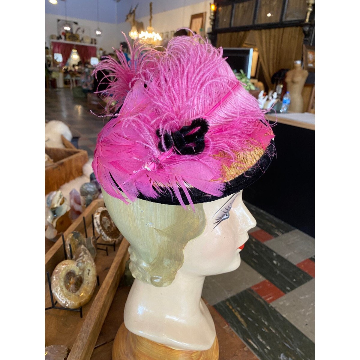 STUNNING 1940S\' BROWN STRAW BERET WITH BLUE OSTRICH FEATHERS Vintage headpieces ? Hats, turbans, flowers, bows  main image 4