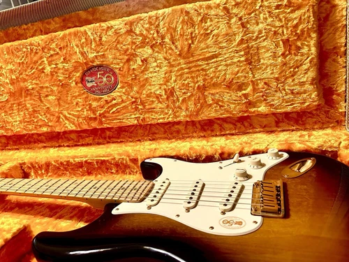FENDER STRATOCASTER AMERICAN DELUXE “Golden Anniversary” (excellent)