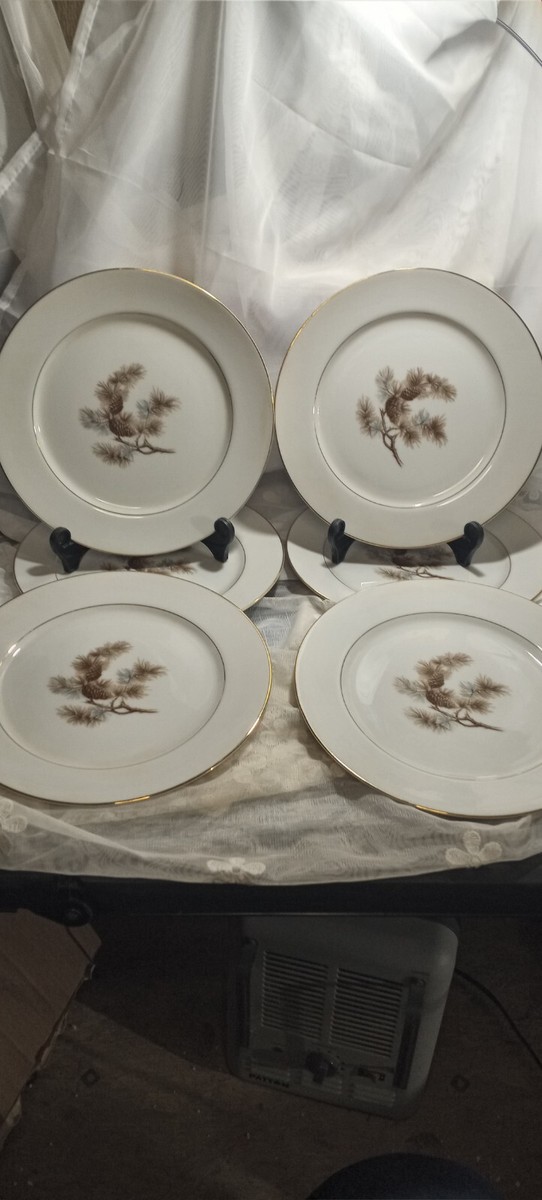 A Pair of Continental Lettuce Ware Plates A Pair of Continental Lettuce Ware Plates