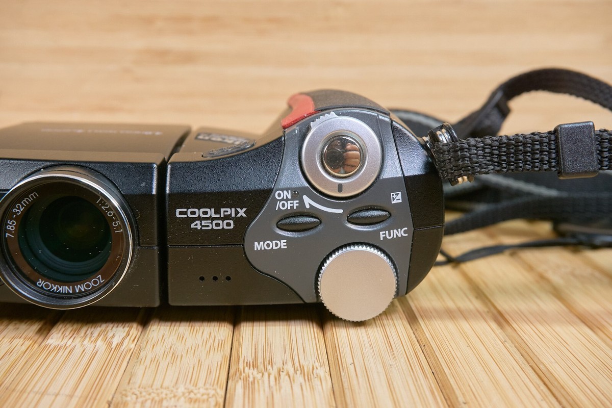 Nikon Coolpix 4500 4 MP Stylish Digital Camera, 4X Optical