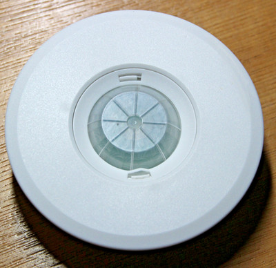 ESYLUX MD FLAT L 360I/8 RW Präsenz- und Bewegungsmelder EP10428609
