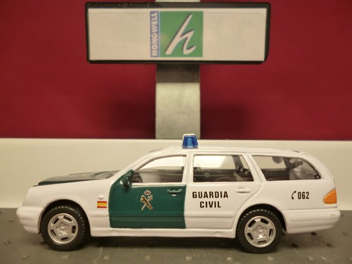 Cararama: Auslandsmodell Spanische Polizei MB E-Class Touring 1:43 "NEU" in OVP - Bild 5 von 24