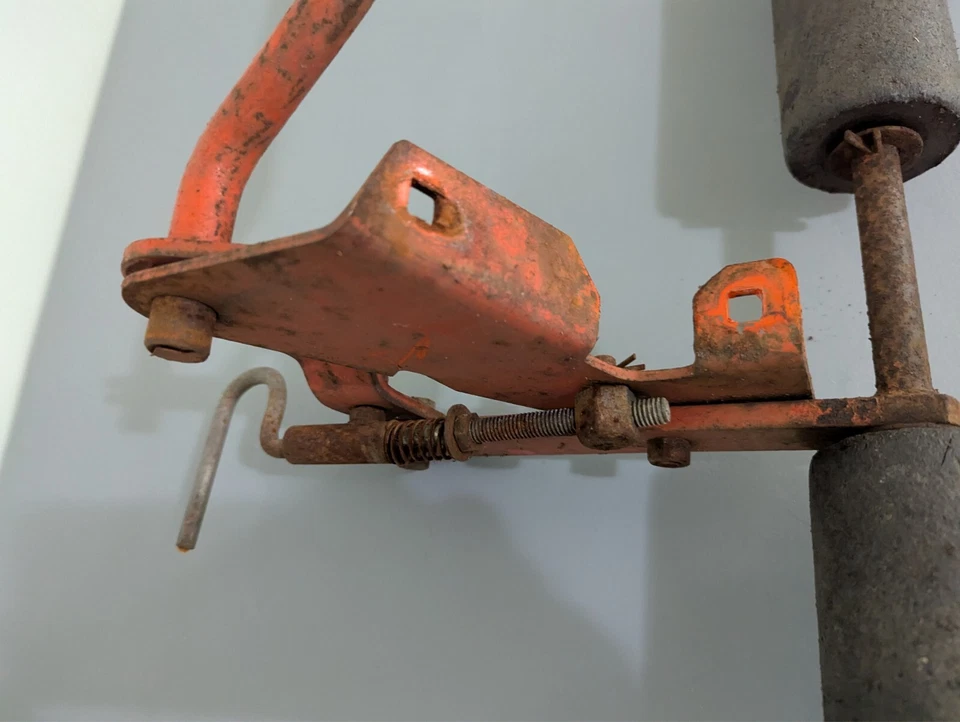 Rodillo de cubierta de cortacésped vintage Simplicity / Allis Chalmers y ajuste de altura Foto 3 de 4