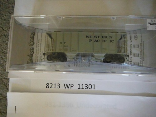 Kadee 8213 WP 11301 PS-2, 2 Bay, 2003 CU FT, PS-2 Covered Hopper - Picture 2 of 2