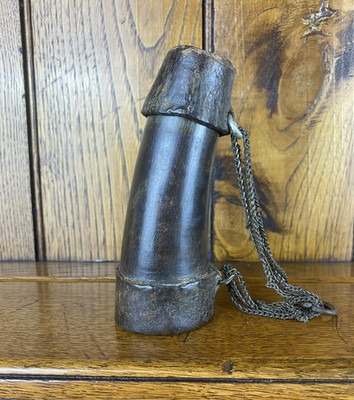 Antike Schnupftabakhorn Ledermütze.                                          3509/10