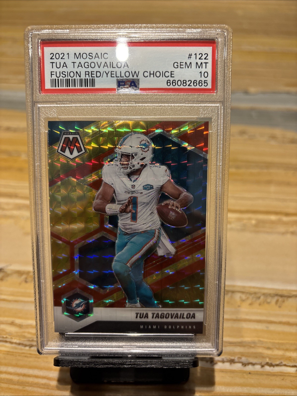 2021 Panini Mosaic Tua Tagovailoa #122 Choice Mosaic Fusion Red Yellow Prizm /80