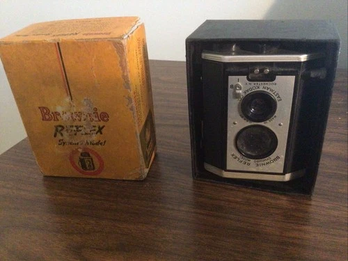 Vintage Kodak Brownie Reflex Synchro Camera Model 173 Untested With Box