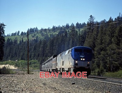 FOTO USA EISENBAHN AMTRAK 205 CALIFORNIA ZEPHYR NÄHERT SICH DEM NORDEN DONNER PASS.