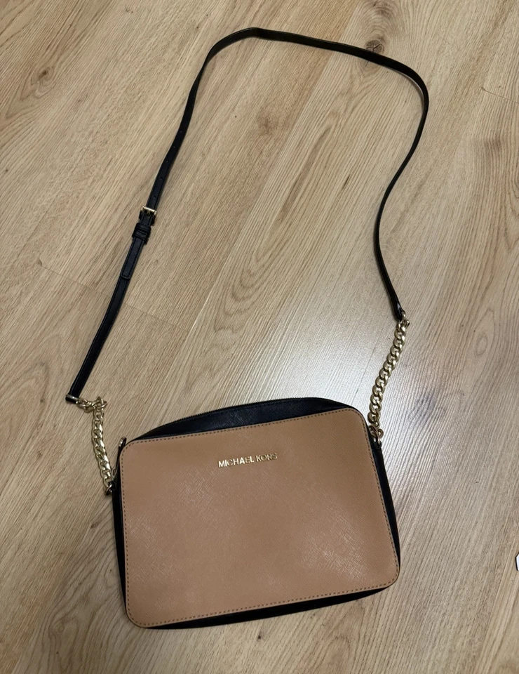 Michael Kors Jet Set Crossbody Bag RRP £195, photo 1 of 3