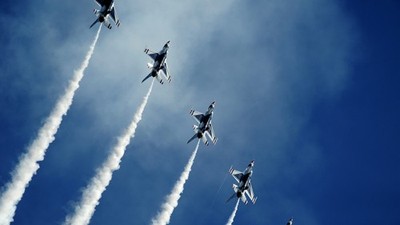 General Dynamics F 16 Fighting Falcon contrails thunderbirds 11x17 Poster
