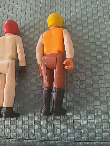 VTG. RACE CAR ACTION FIGURES - Picture 10 of 10