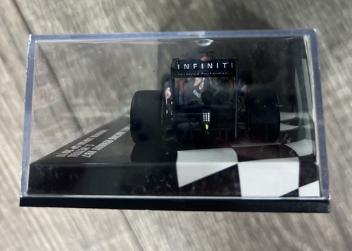 Minichamps 1/43 Sebastian Vettel Red Bull RB7 Japan GP F1 World Champion 2011 - Picture 4 of 5