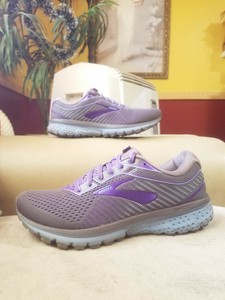brooks ghost womens size 8