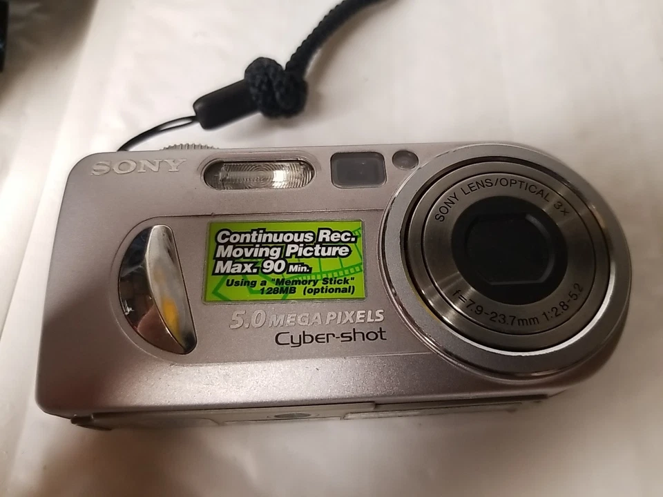 Sony Digital Camera Cybershot DSC-P10 5.0MP Silver 2 Batteries & 3 Memory Stick - Image 2 of 4