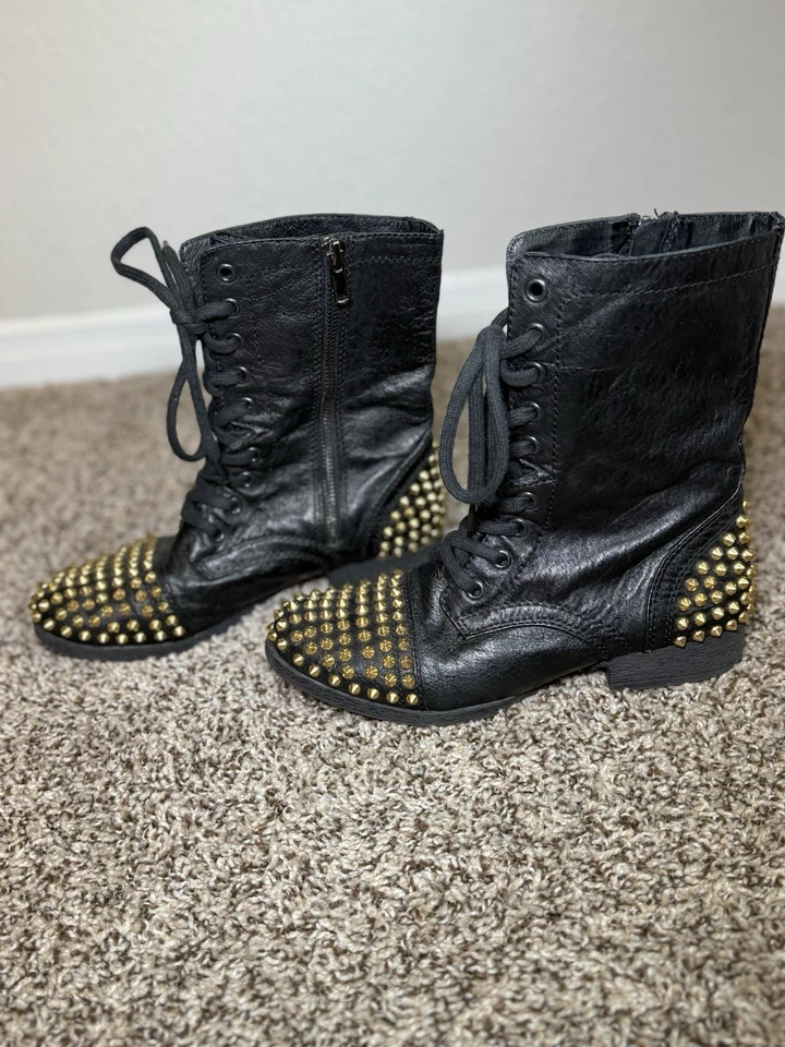 Bota con cordones de combate de motociclista grunge TARRNEY de cuero negro con tachuelas talla 7 STEVE MADDEN Foto 2 de 4