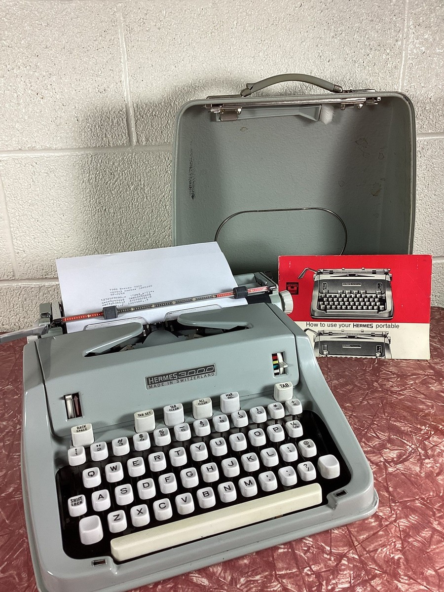 1968 HERMES 3000 HP-2/66 Portable Typewriter Sea Foam Green Case