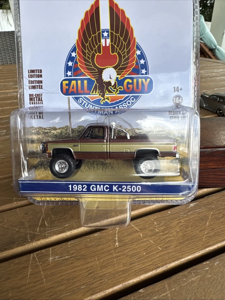 Greenlight Hollywood Fall Guy 1982 GMC K-2500 Pickup - Real Riders 1/64 - Image 2 of 4