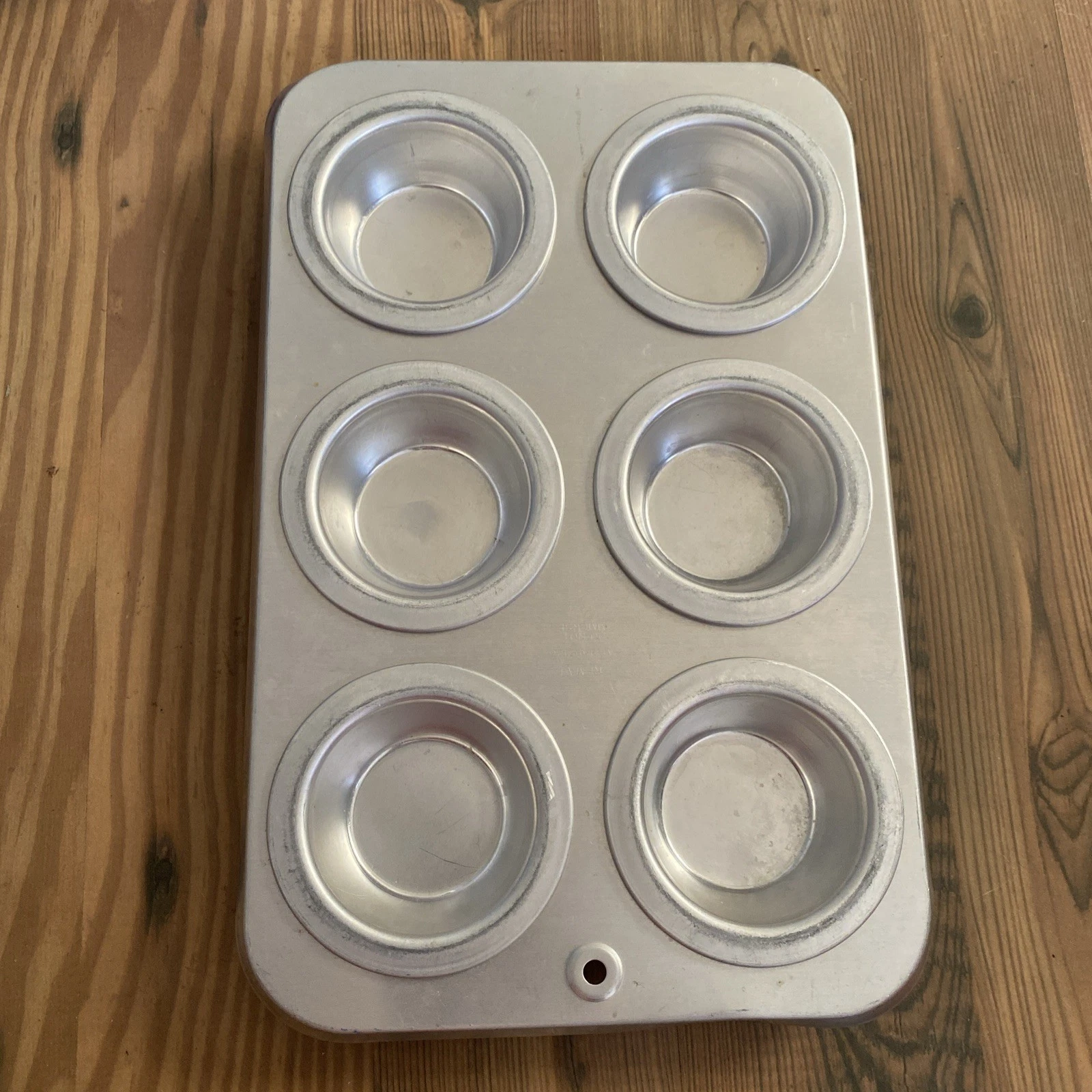 REMA Aluminum Double Wall Insulated 6 Hole Muffin Cupcake Pan Baking Vintage
Opens in a new window o