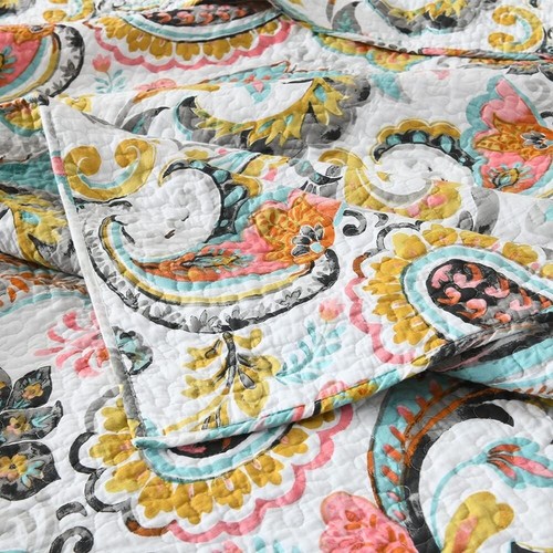 Elegantly Designed Cotton Quilt Set - 3 Piece Reversible Floral Paisley in Queen - Picture 9 of 11