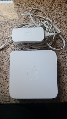 Apple MB053LL/A 3-Port Gigabit Wireless N Router