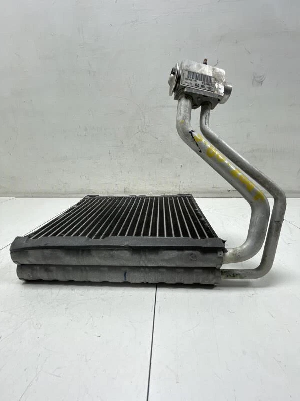 Núcleo evaporador de aire acondicionado Volvo S80 2007 2016 con válvula de expansión de fábrica Foto 2 de 4