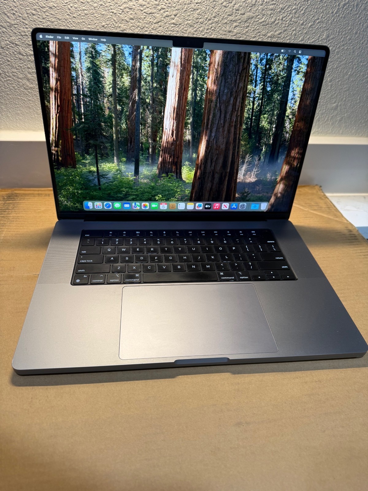 Apple MacBook Pro 16.2” A2485 M1 Pro 3.2GHz 16GB RAM 512GB SSD Sequoia