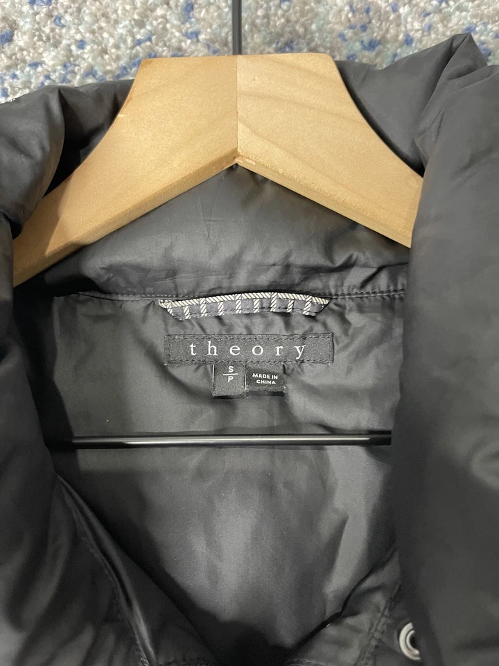 Chaleco Theory Mujer Pequeño Negro Blanco Plumón Puffer Patrón Geométrico Invierno Cremallera Foto 4 de 4