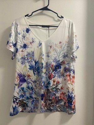 Ladies Noracora short sleeve V Neck flowery top size L