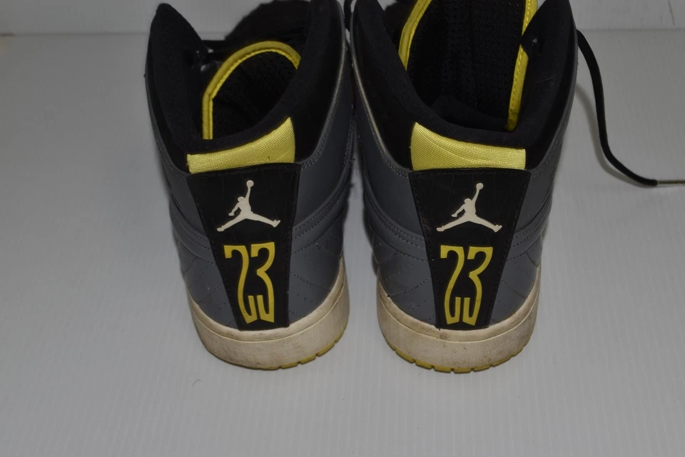 NIKE Jordan1 Retro 99 Cool Gris Negro Amarillo Vibrante 654140-032 Talla 13 (CIJ95) Foto 3 de 4