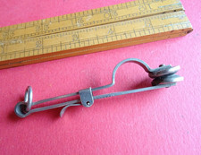A RARE VINTAGE BREESES' BEE PATENT FINGER FLY TYING VICE