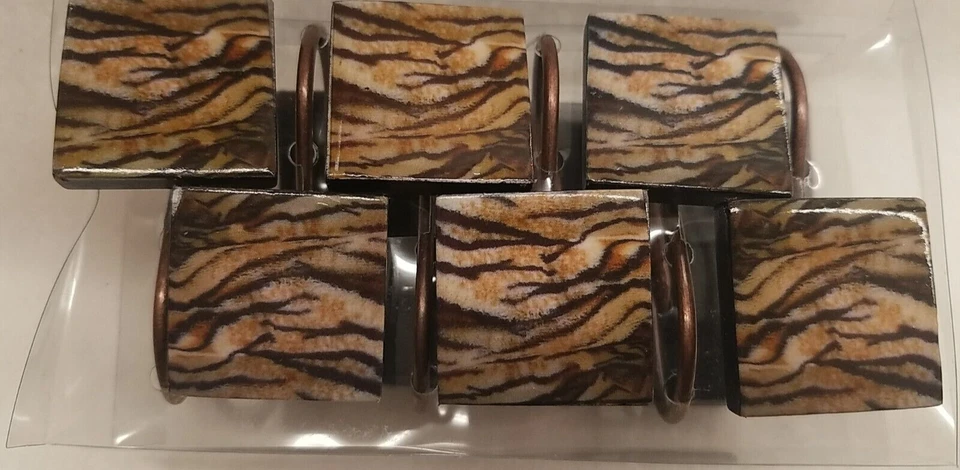 Juego de 12 ganchos cuadrados para cortina de ducha de resina de tigre animal vida silvestre marco negro Foto 3 de 4