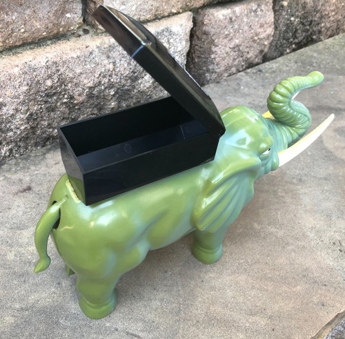 Dispensador de cigarrillos de elefante novedad vintage The Ellen Degeneres Show - Imagen 8 de 10
