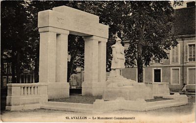 Old postcard AVALLON - The Memorial (658661)