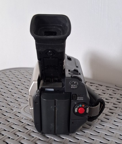 JVC GR-DVL100E MINI DV CAMCORDER, REMOTE, BATTERY, MAINS/ CHARGER, WITH CABLES. - Picture 13 of 15