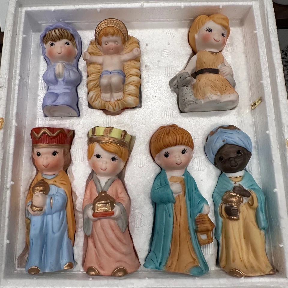 Belén vintage de porcelana fina de 7 piezas hecho en Taiwán Foto 3 de 4