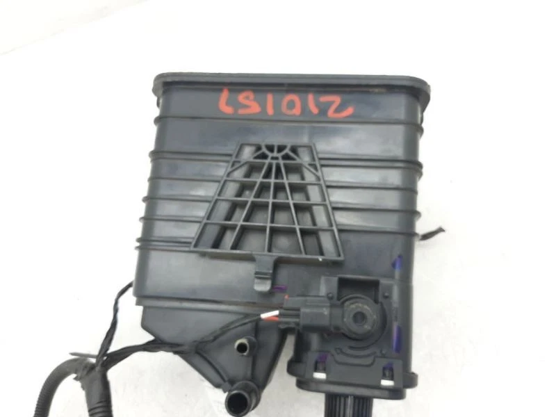 Cadillac XTS 2013 14 15 16 17 18 2019 bote de vapor de combustible 3,6 L 2x2 Foto 2 de 4