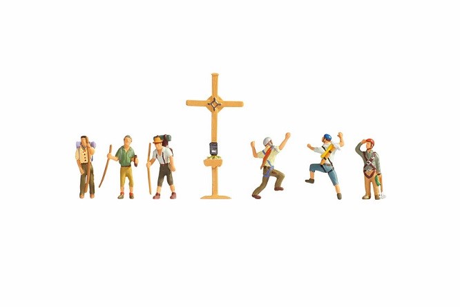 NOCH 45874 - Tt Mountain Hikers With Summit Cross - New