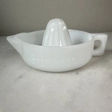 Vintage White Milk Glass SUNKIST Hand Orange Juicer Reamer USA Farmhouse Decor