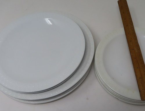Vtg 70s Corning Centura Sculptured Rim White Tulips 8" 9" 10.5" Plates Lot 11 - Picture 2 of 7