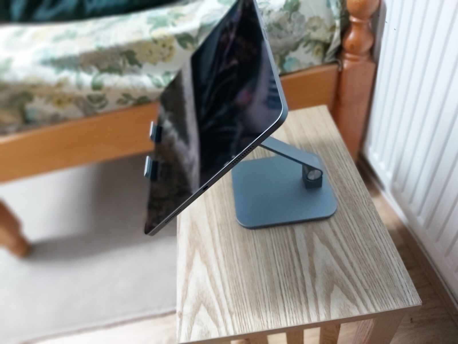 iPad Pro 5th Generation 12.9 Space Grey Excellent Condition w/stand eBay