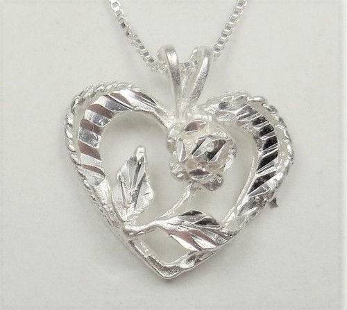 STERLING SILVER BEAUTIFUL DETAILED LOVE HEART WITH ROSE FLOWER PENDANT NECKLACE - Picture 2 of 7