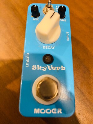 MOOER SKY VERB - USED. GOOD WORKING CONDITION. ADHESION ON THE BACK.
